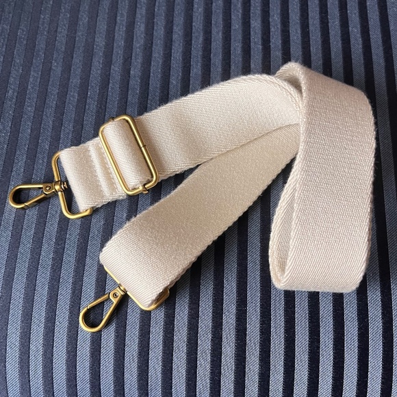 Madewell Transport Camera Bag in Muted Olive - Picture 6 of 10